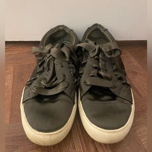 Silky Forrest Green Sneaker